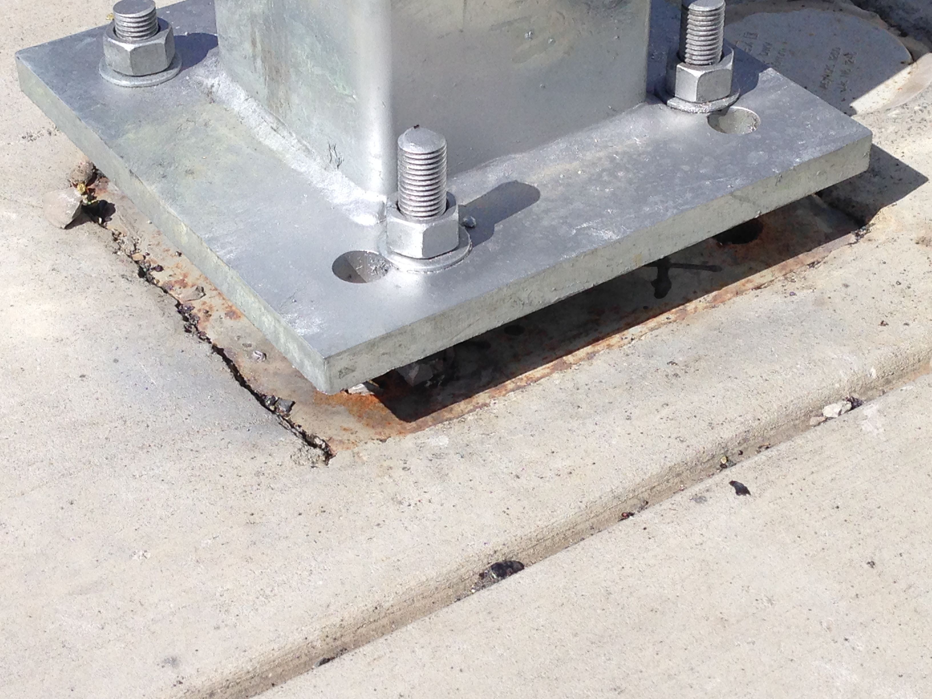 Misaligned Bolts And Notches In Base Plates IDEA StatiCa misaligned-bolts-and-notches-in-base-plates-idea-statica